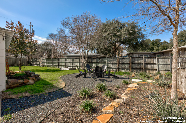 356 Larchmont Dr Property Photo 18