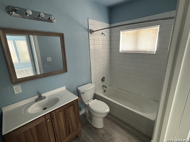 803 W Lullwood Ave Property Photo 3