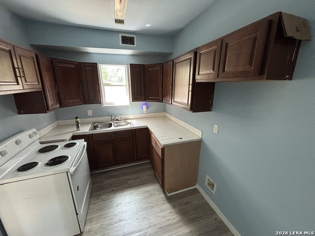 803 W Lullwood Ave Property Photo 6