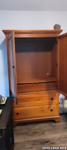 1305 Vickers Ave Property Photo 4