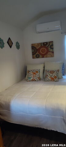 1305 Vickers Ave Property Photo 6