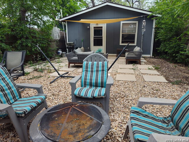 1305 Vickers Ave Property Photo 8