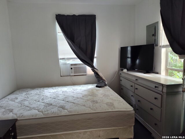 1305 Vickers Ave Property Photo 9