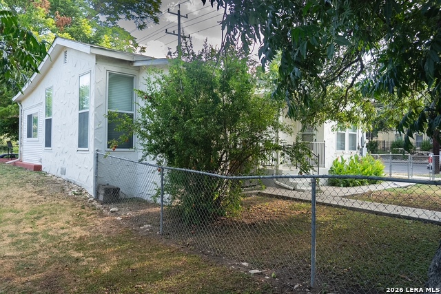 133 W Huisache Ave Property Photo 4
