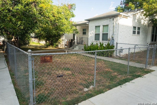 133 W Huisache Ave Property Photo 6