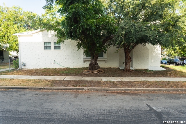 133 W Huisache Ave Property Photo 7