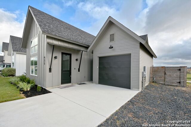 421 Constance Dr Property Photo 2