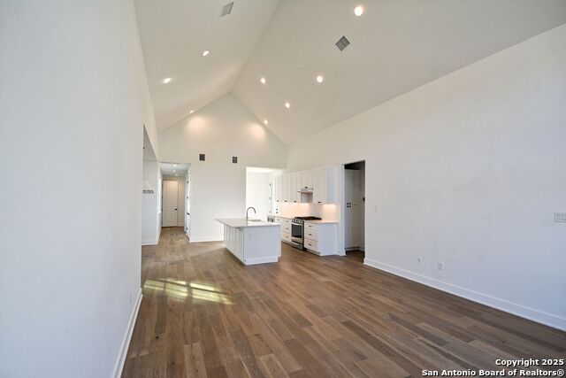421 Constance Dr Property Photo 4