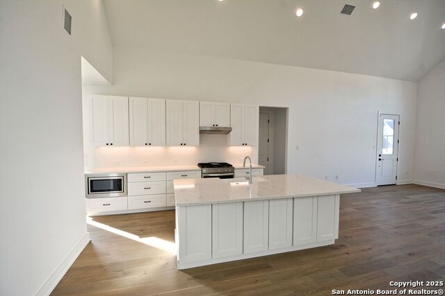 421 Constance Dr Property Photo 8