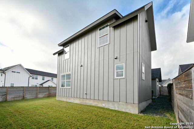 421 Constance Dr Property Photo 35