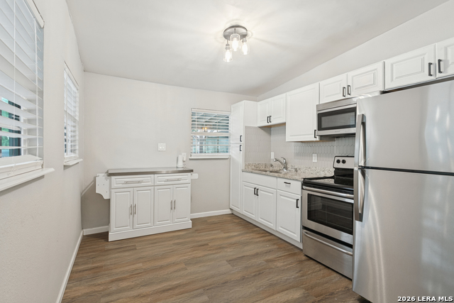 102 Mace St Property Photo 4