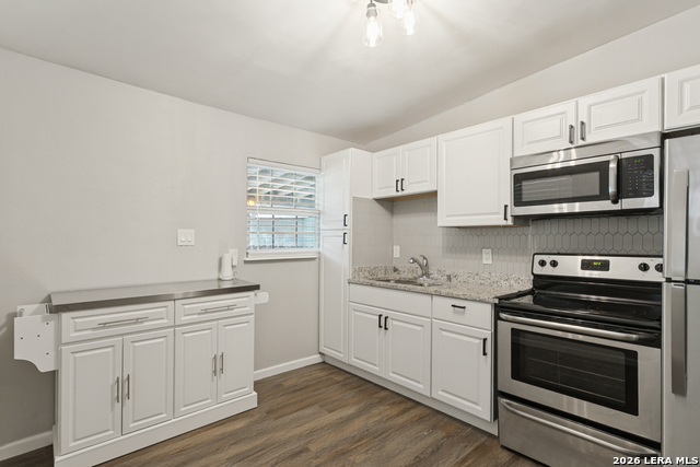102 Mace St Property Photo 5