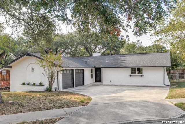 622 Mauze Property Photo 1