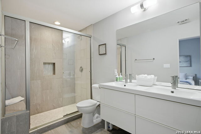 422 Hays St Property Photo 4