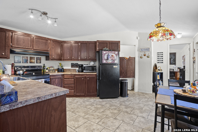 482 Center Property Photo 7