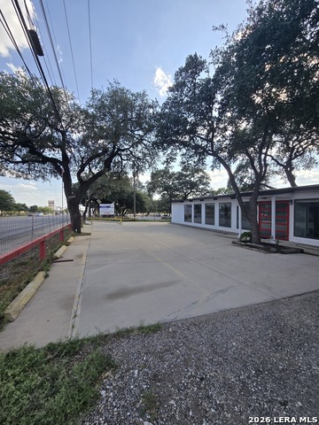 10403 Huebner Property Photo 5