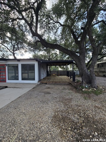 10403 Huebner Property Photo 6