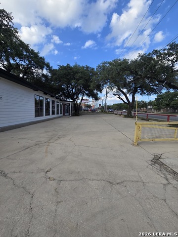 10403 Huebner Property Photo 8