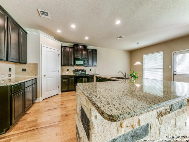 912 Resaca Property Photo 6