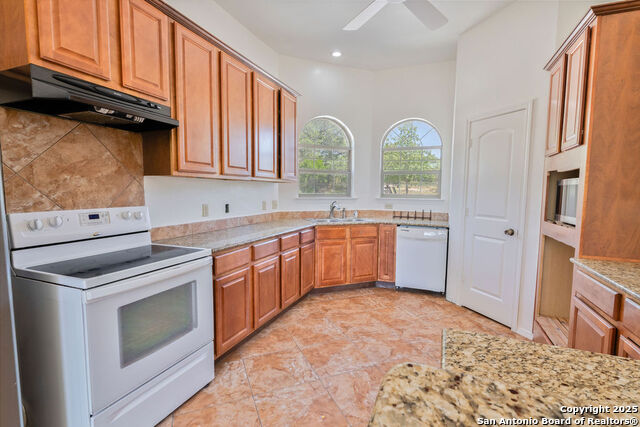 319 County Road 386 Property Photo 10