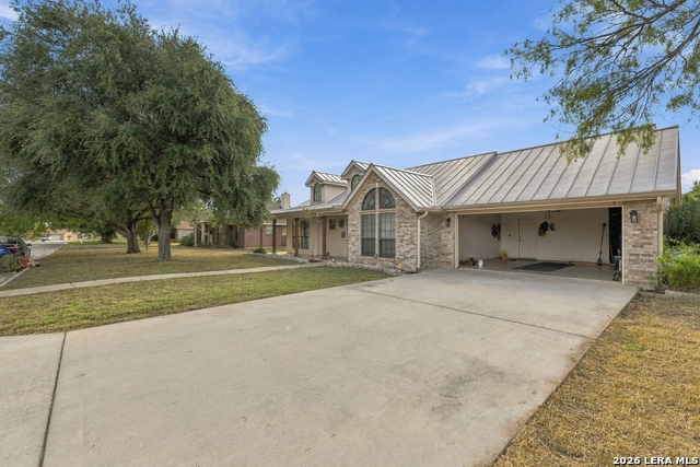 2117 Hackberry Dr Property Photo 2