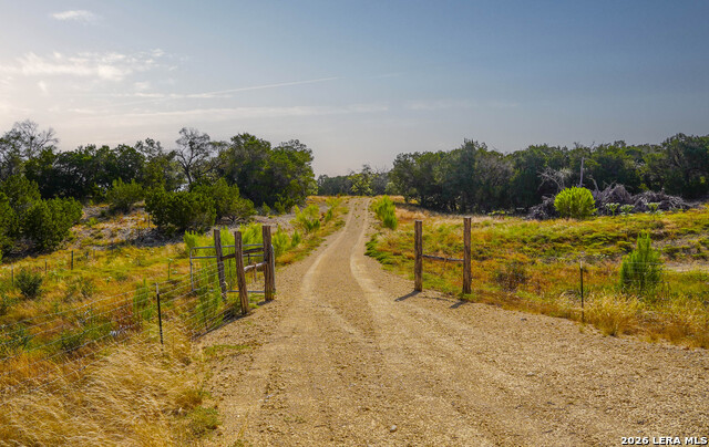 1576 Bear Creek Rd Property Photo 2