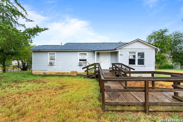 1067 2nd St Property Photo 1