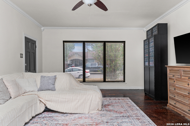 1817 Santa Monica St Property Photo 6