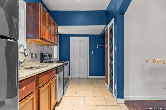 1817 Santa Monica St Property Photo 10
