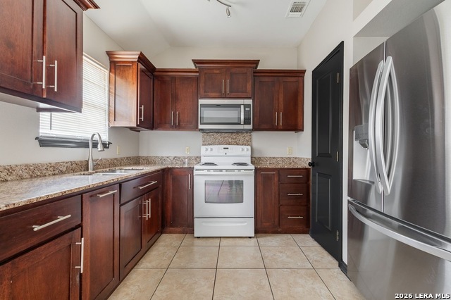 2095 Fox Borough Dr Property Photo 13