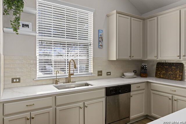 7627 Mission Smt Property Photo 17