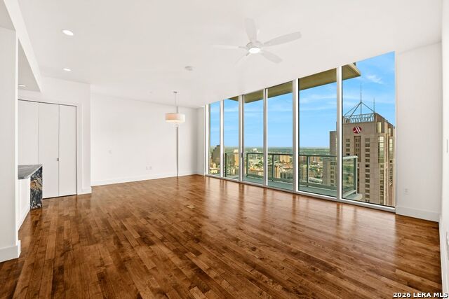 610 E Market Property Photo 1