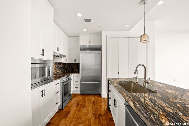 610 E Market Property Photo 7