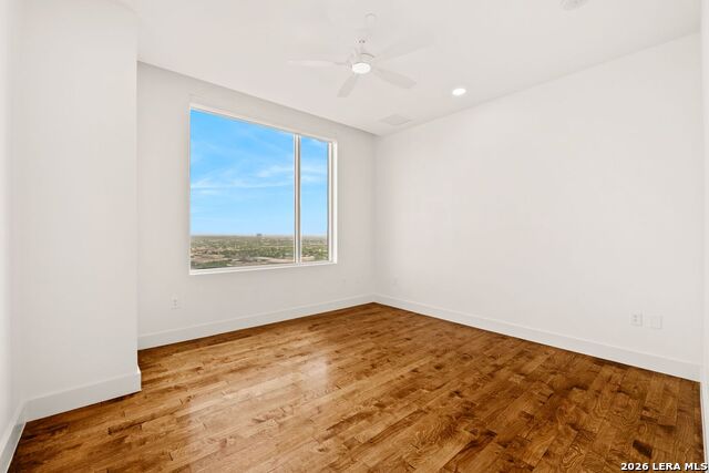 610 E Market Property Photo 15