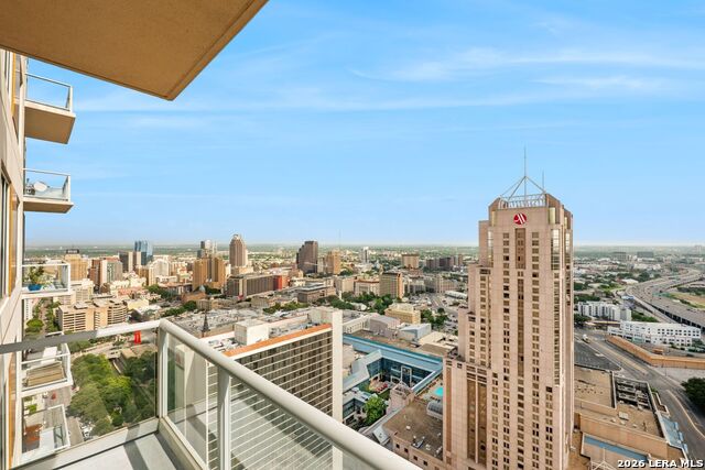 610 E Market Property Photo 16