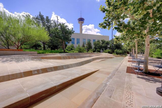 610 E Market Property Photo 29