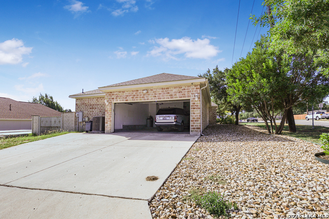 5903 Brook Fls Property Photo 22
