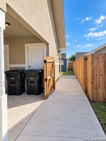 2152 Pershing Cir. Property Photo 16