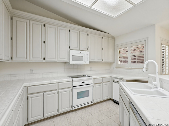 28 Campden Cir Property Photo 8
