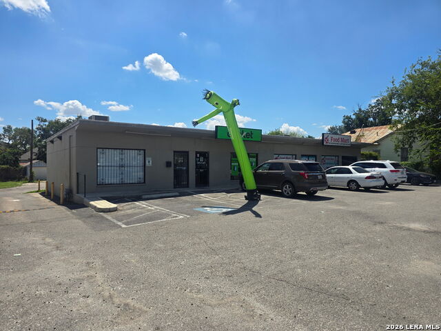 2710 W Commerce St Property Photo 2