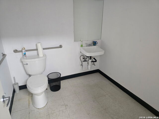 2710 W Commerce St Property Photo 7