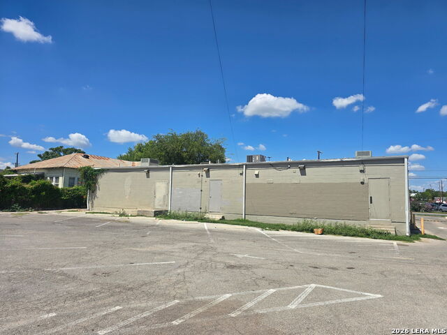 2710 W Commerce St Property Photo 12