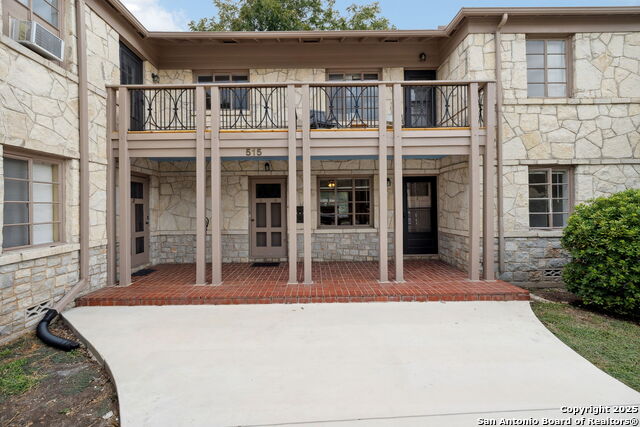 515 E Olmos Dr Property Photo 2