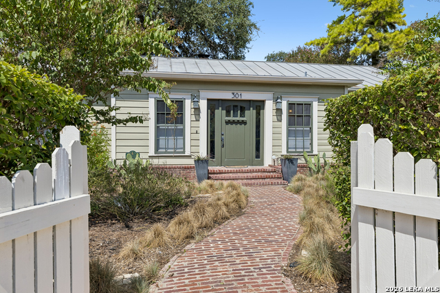 301 Parland Pl Property Photo 1