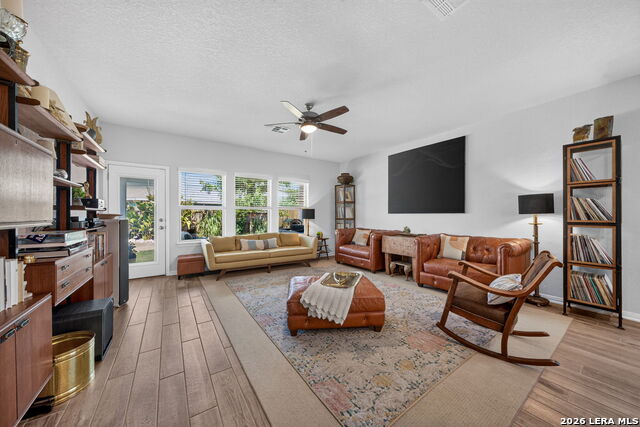 1237 Ella Crossing Property Photo 2