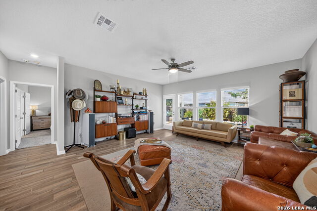 1237 Ella Crossing Property Photo 6