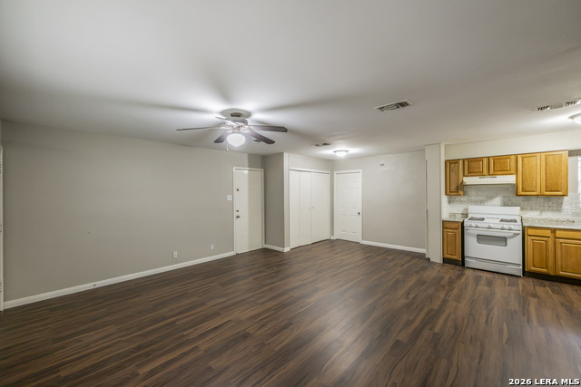7007 Westville Dr Property Photo 2