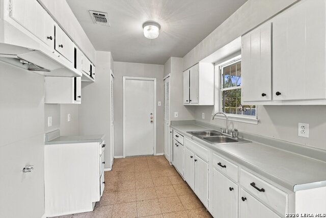 6291 Apple Valley Dr Property Photo 9