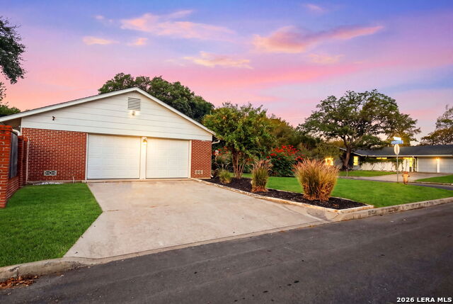 9818 Lantana Property Photo 4