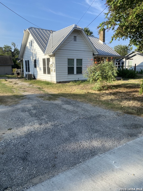 138 E Harding Blvd Property Photo 1